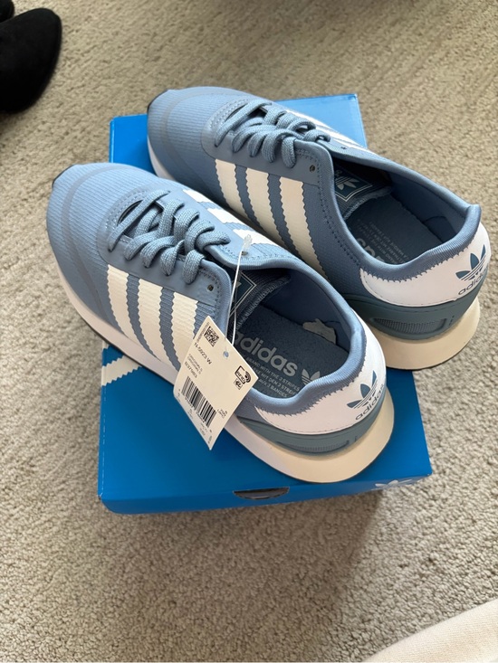 adidas Shoes - NWT vintage blue adidas